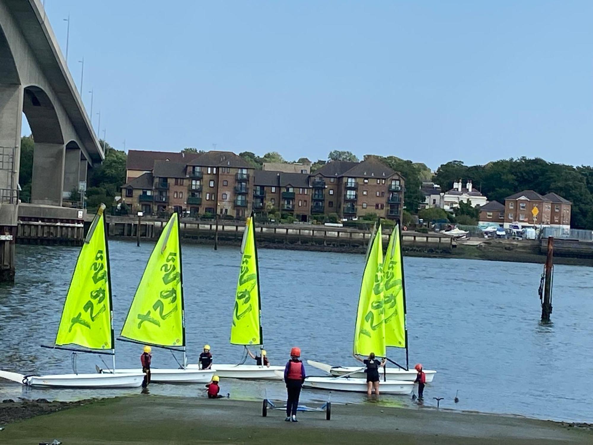 Apartment 2 Bedroom Near Ocean Village Marina Port Southampton